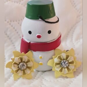 Vtg Yellow Flower Earrings with Rhinestones